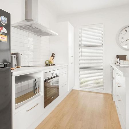 Modern And Central With 2 Ensuites -By Kosh Bnb Hamilton Esterno foto