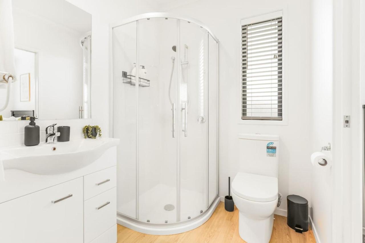 Modern And Central With 2 Ensuites -By Kosh Bnb Hamilton Esterno foto