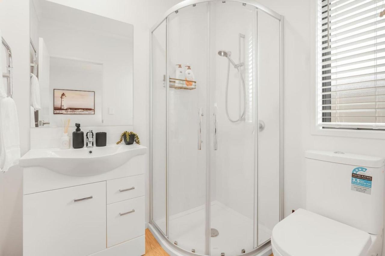 Modern And Central With 2 Ensuites -By Kosh Bnb Hamilton Esterno foto