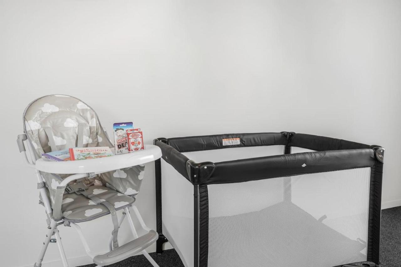 Modern And Central With 2 Ensuites -By Kosh Bnb Hamilton Esterno foto